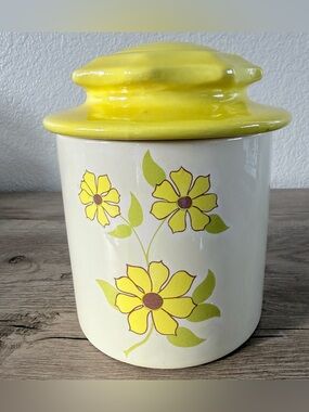 Vintage Holiday Designs Yellow Flowers CeramicGlazed Canister Yellow‎ Lid Retro